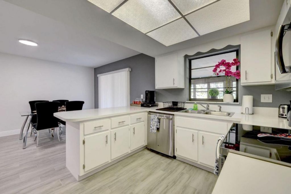 543 SE Greenway Terrace, Port Saint Lucie, FL 34983 Photo