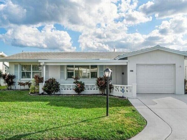 2096 SW 13th Terrace, Boynton Beach, FL 33426