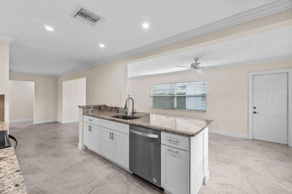 2096 SW 13th Terrace, Boynton Beach, FL 33426 Photo