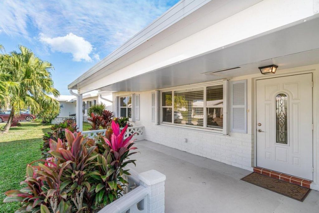 2096 SW 13th Terrace, Boynton Beach, FL 33426 Photo