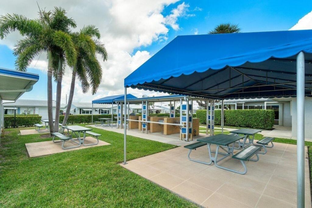 2096 SW 13th Terrace, Boynton Beach, FL 33426 Photo