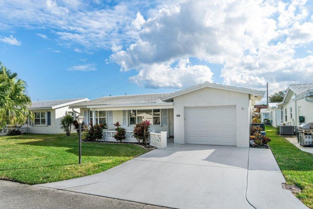 2096 SW 13th Terrace, Boynton Beach, FL 33426 Photo