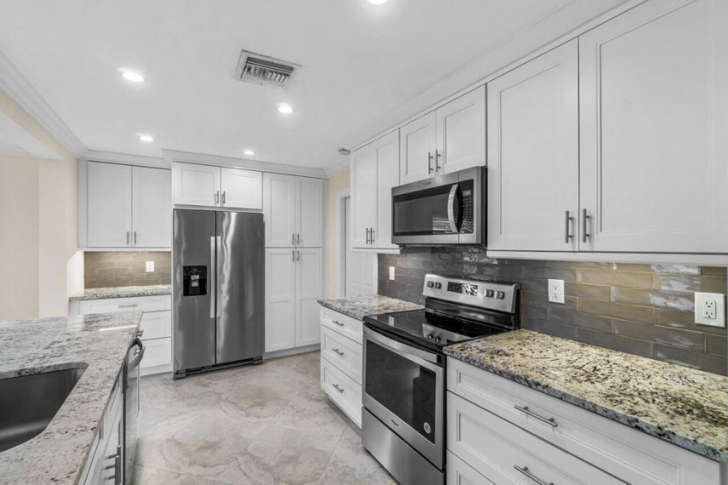 2096 SW 13th Terrace, Boynton Beach, FL 33426 Photo