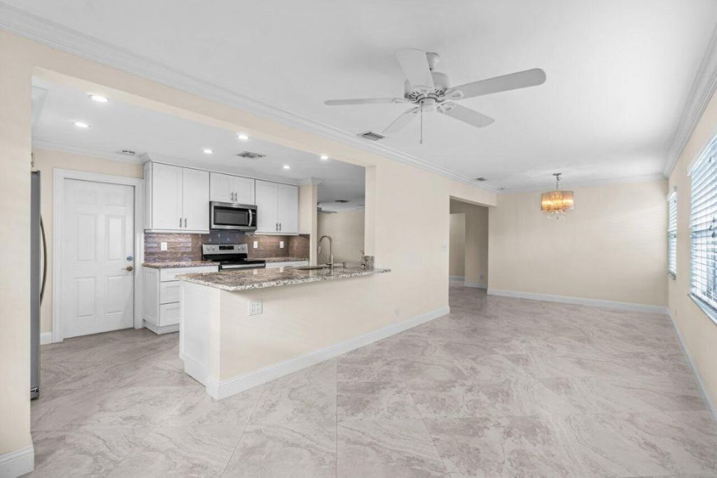 2096 SW 13th Terrace, Boynton Beach, FL 33426 Photo