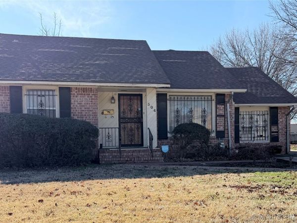 304 E Woodrow Place, Tulsa, OK 74106