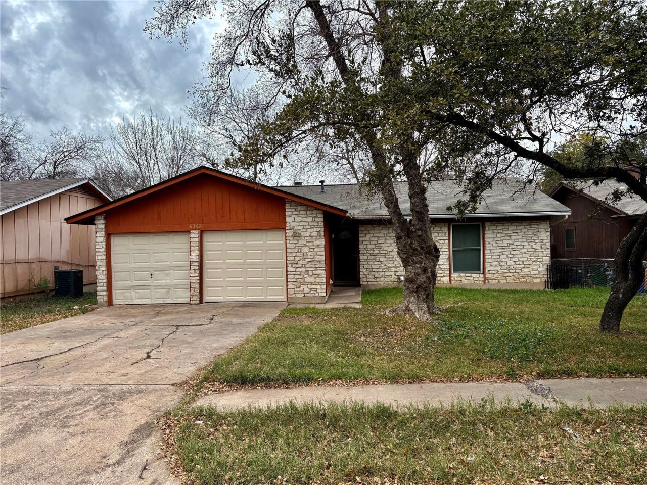 6200 Woodhue Dr, Austin, TX 78745 Main Photo