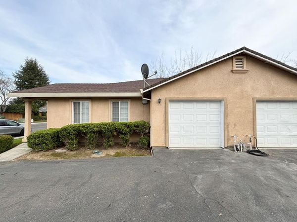 9566 Emerald Park Dr, Elk Grove, CA 95624