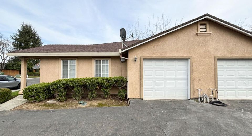 9566 Emerald Park Dr, Elk Grove, CA 95624 Photo