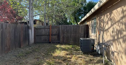 9566 Emerald Park Dr, Elk Grove, CA 95624 Photo