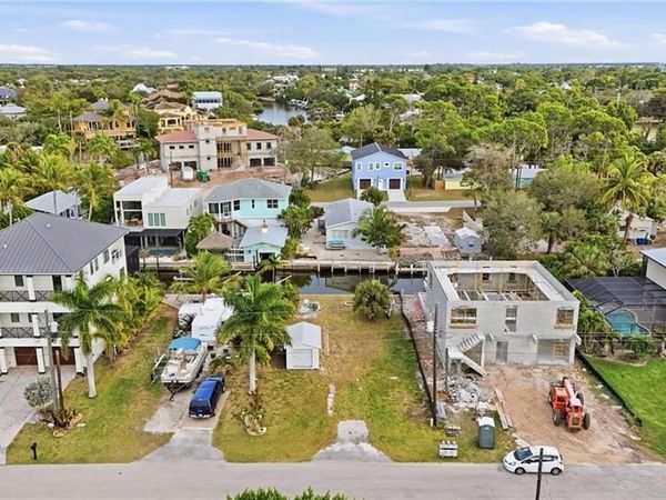 27578 Tarpon WAY, BONITA SPRINGS, FL 34134