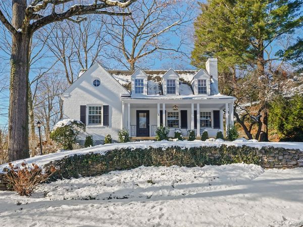 2 Village Lane, Bronxville, NY 10708