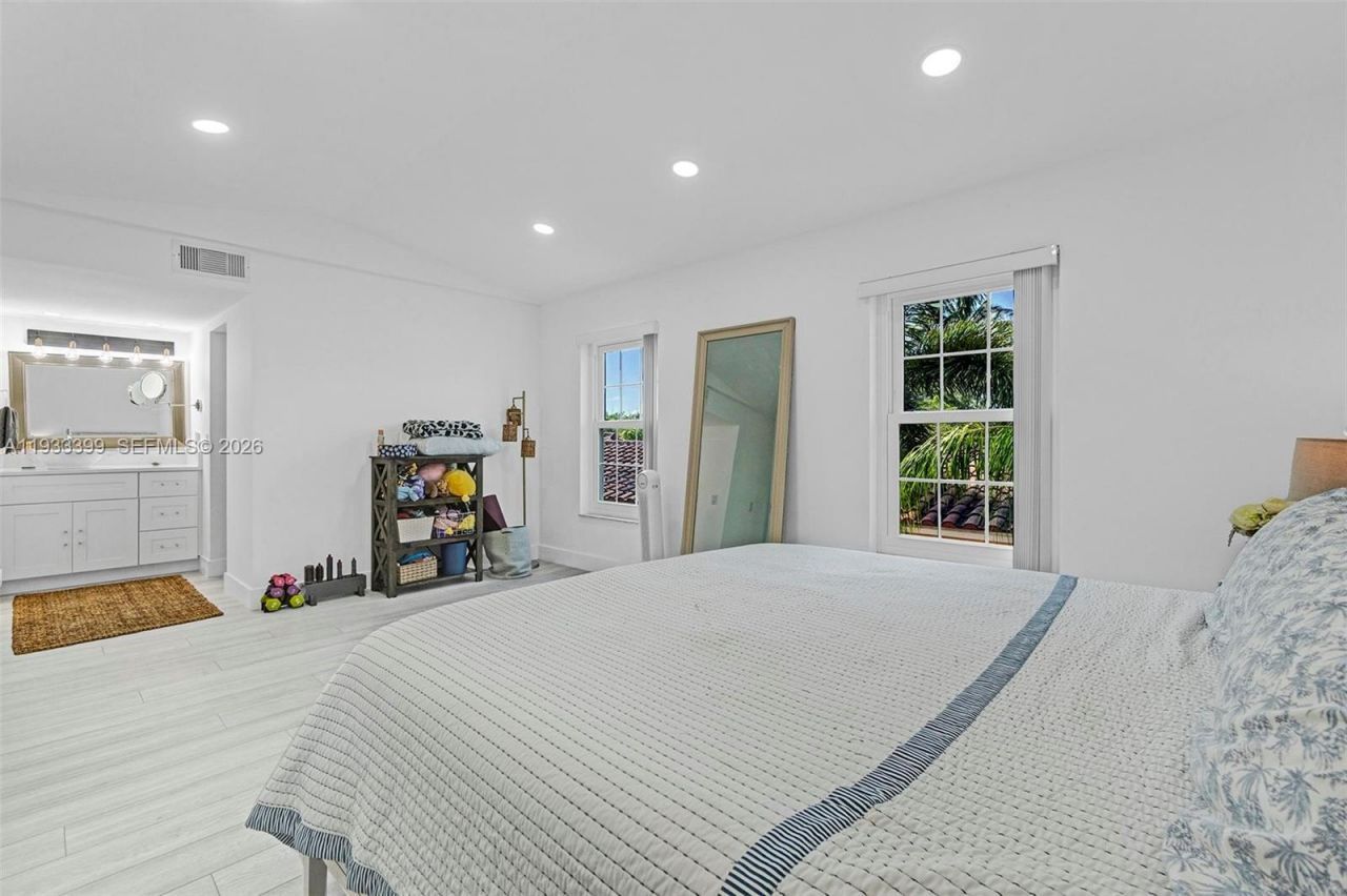 1105 Lake Shore Dr, Unit 202, Lake Park, FL 33403 Photo