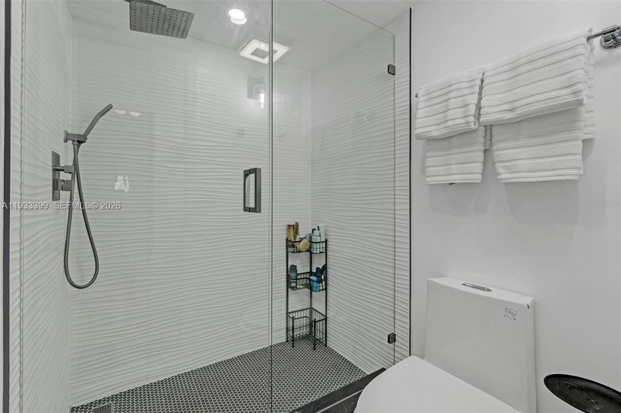 1105 Lake Shore Dr, Unit 202, Lake Park, FL 33403 Photo