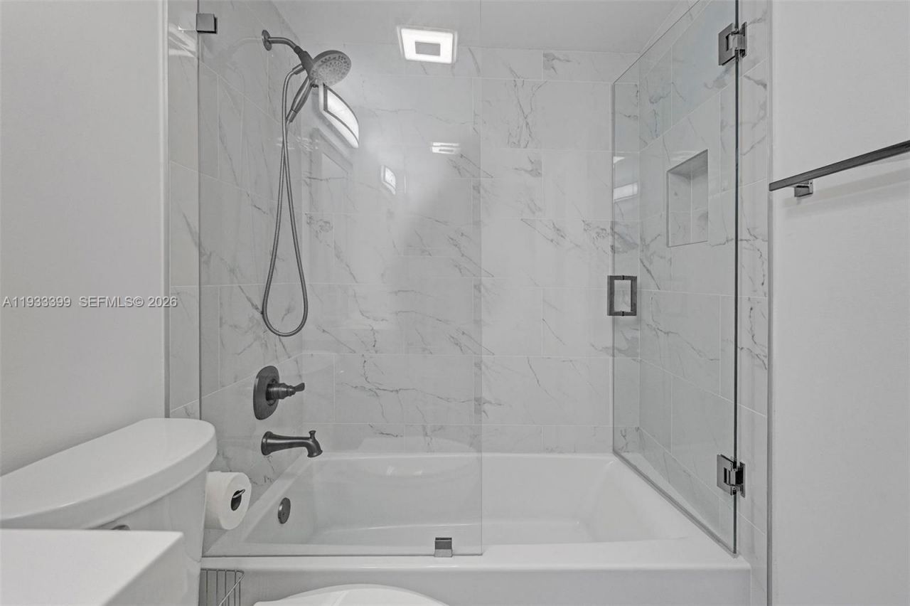 1105 Lake Shore Dr, Unit 202, Lake Park, FL 33403 Photo