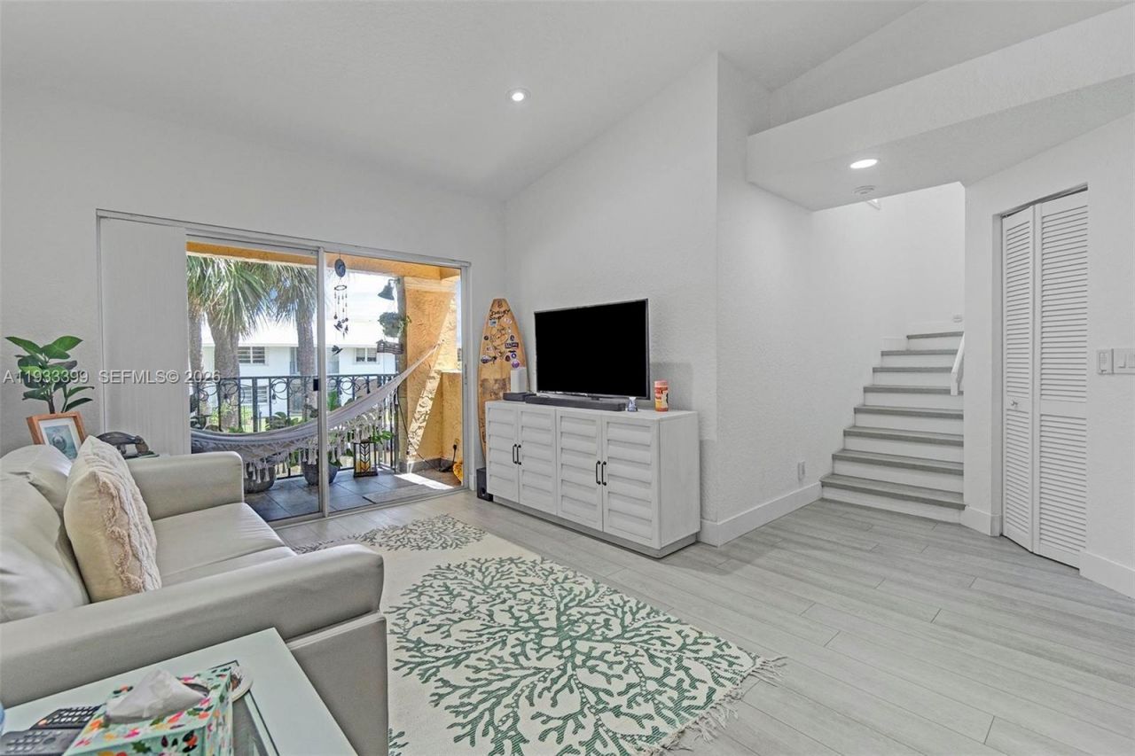 1105 Lake Shore Dr, Unit 202, Lake Park, FL 33403 Photo