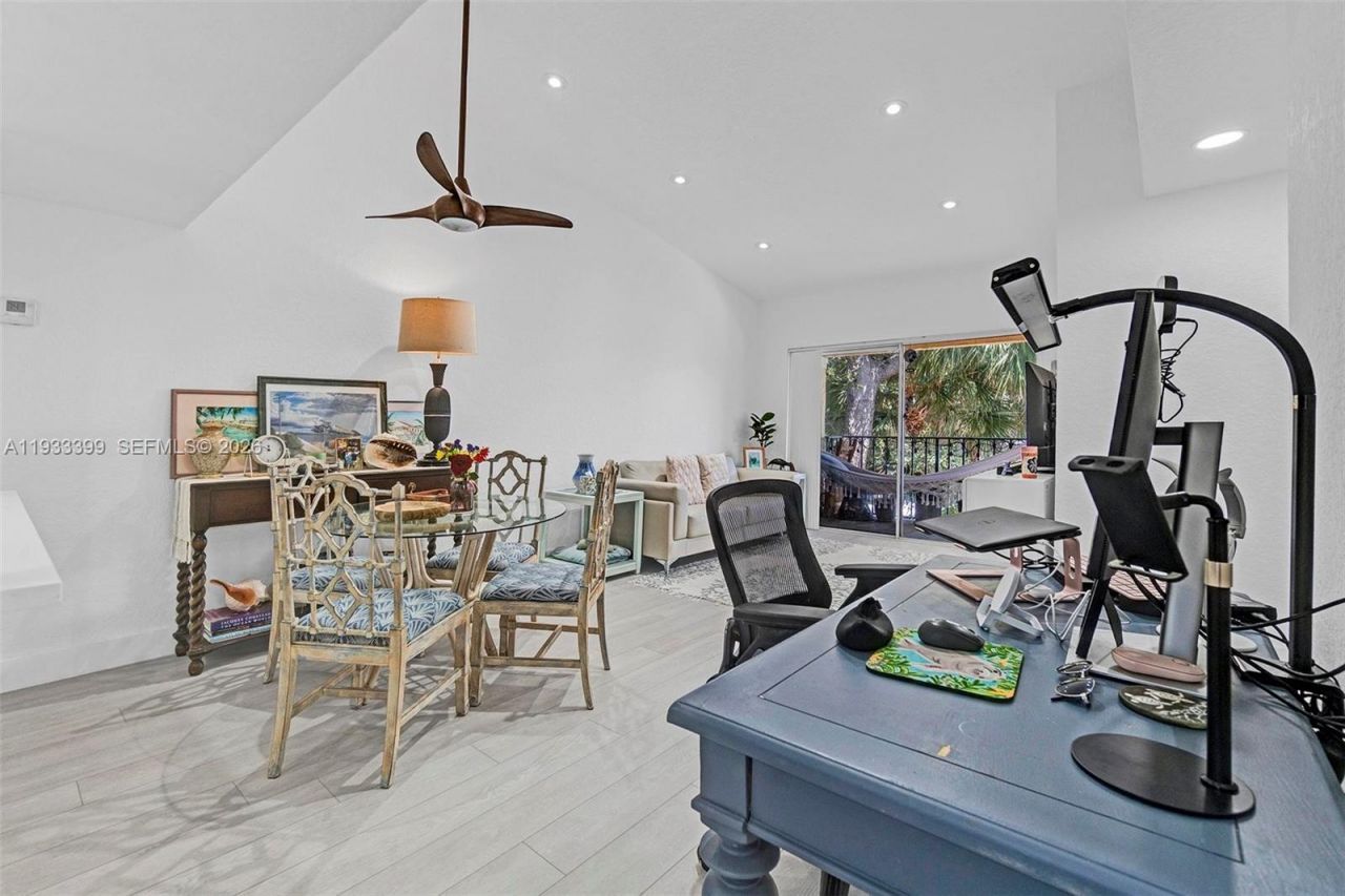 1105 Lake Shore Dr, Unit 202, Lake Park, FL 33403 Photo