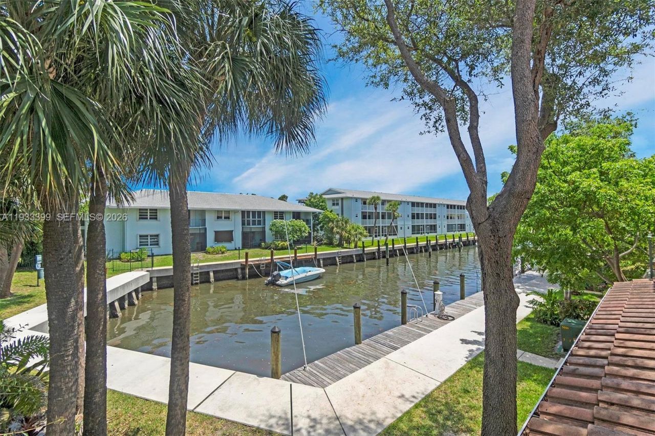 1105 Lake Shore Dr, Unit 202, Lake Park, FL 33403 Photo