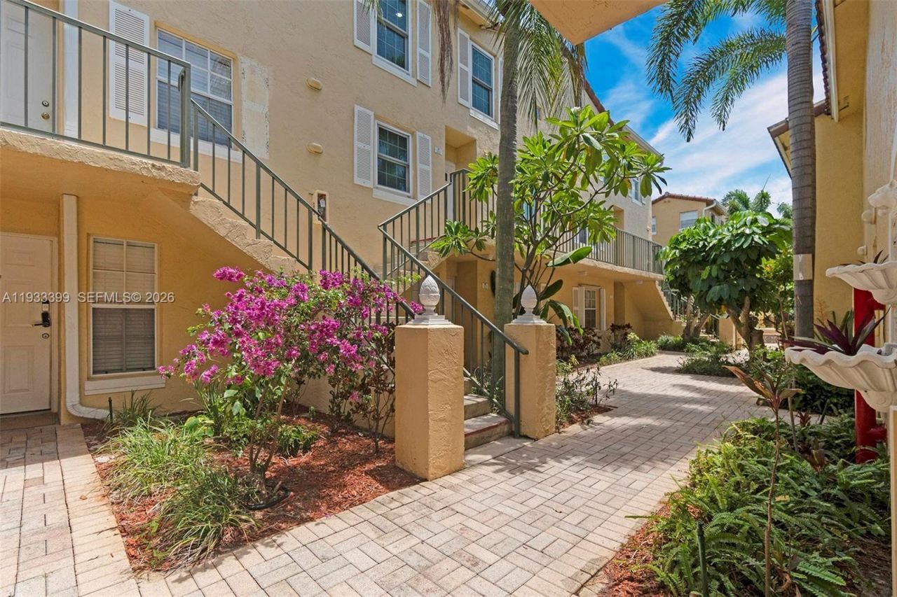 1105 Lake Shore Dr, Unit 202, Lake Park, FL 33403 Photo