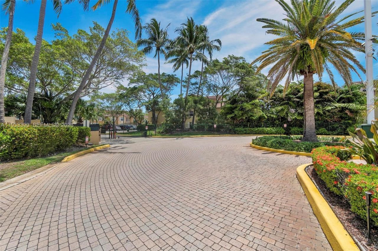 1105 Lake Shore Dr, Unit 202, Lake Park, FL 33403 Photo