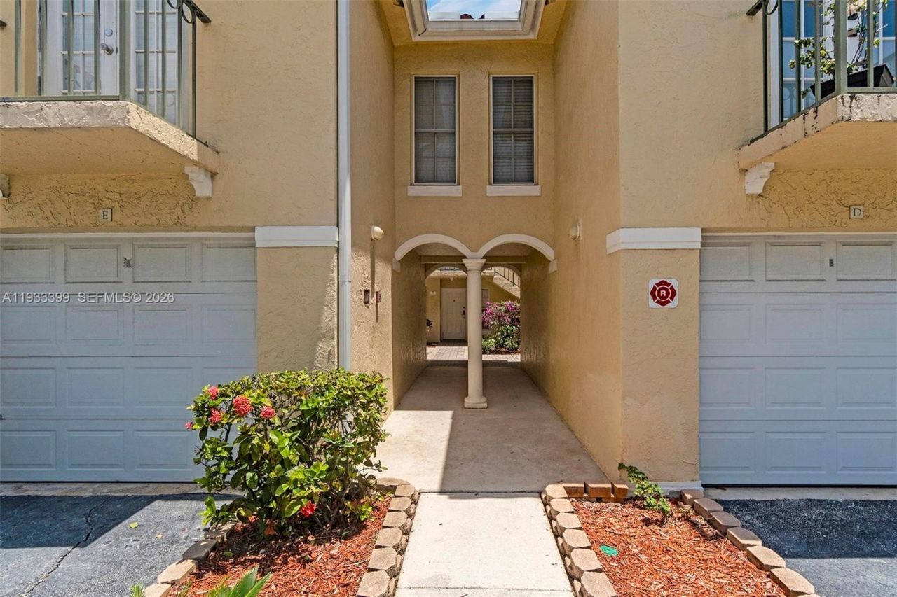 1105 Lake Shore Dr, Unit 202, Lake Park, FL 33403 Photo