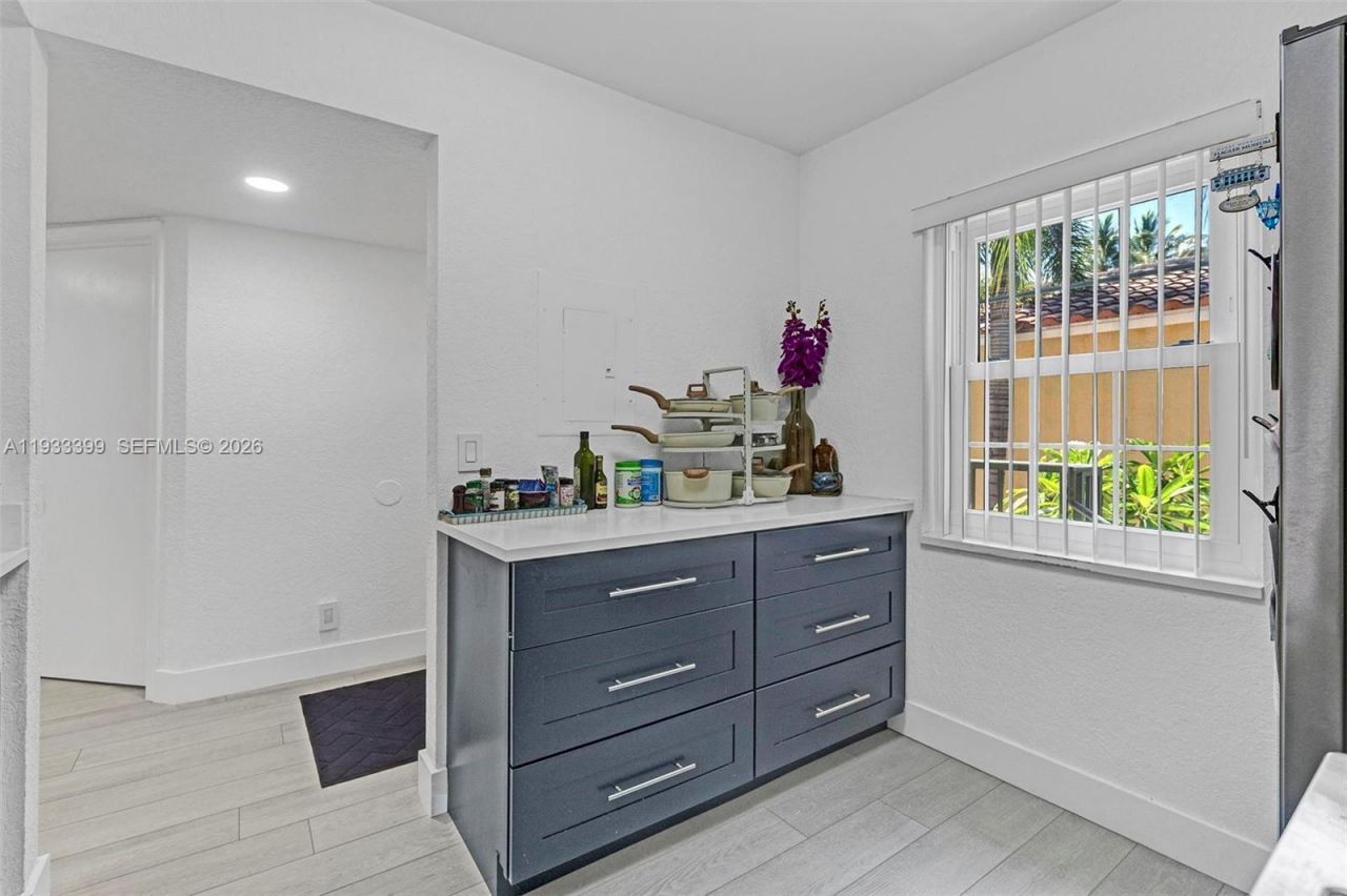 1105 Lake Shore Dr, Unit 202, Lake Park, FL 33403 Photo