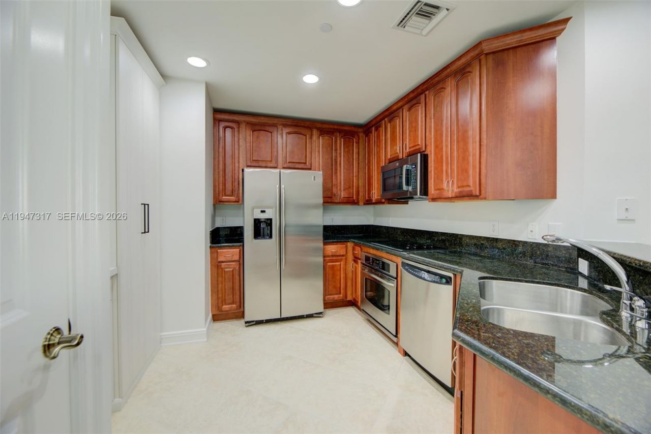 16101 Emerald Estates Dr, Unit 250, Weston, FL 33331 Photo