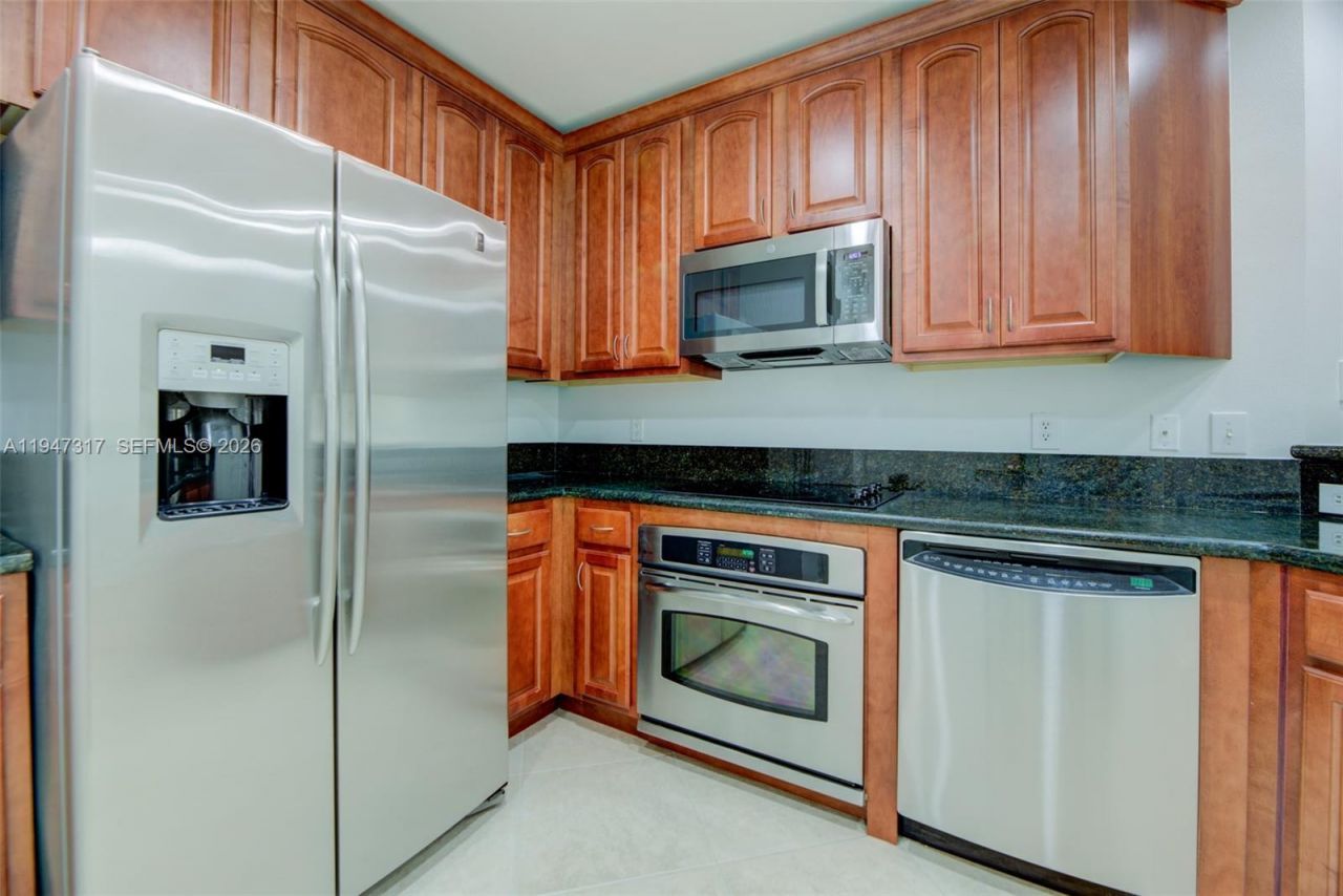 16101 Emerald Estates Dr, Unit 250, Weston, FL 33331 Photo