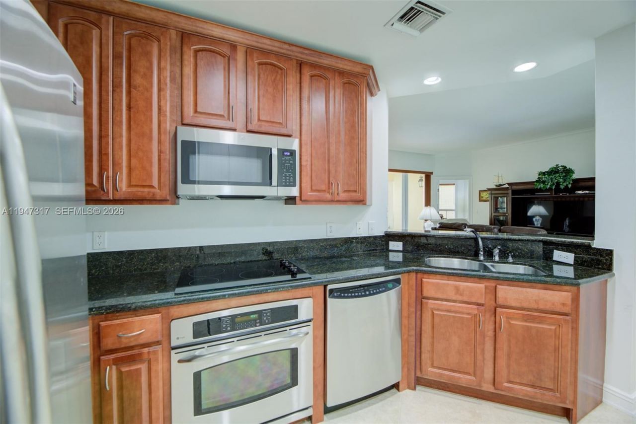 16101 Emerald Estates Dr, Unit 250, Weston, FL 33331 Photo