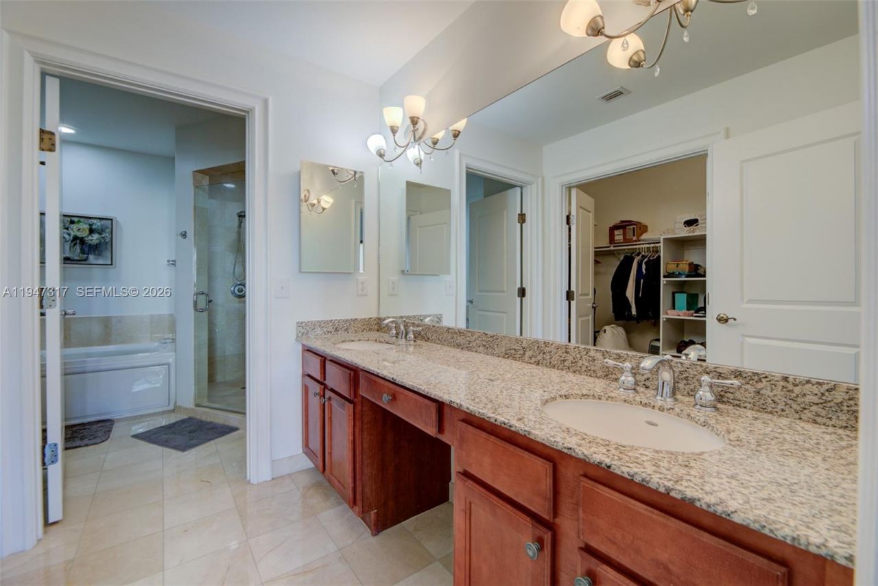 16101 Emerald Estates Dr, Unit 250, Weston, FL 33331 Photo