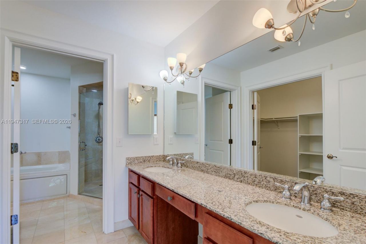 16101 Emerald Estates Dr, Unit 250, Weston, FL 33331 Photo