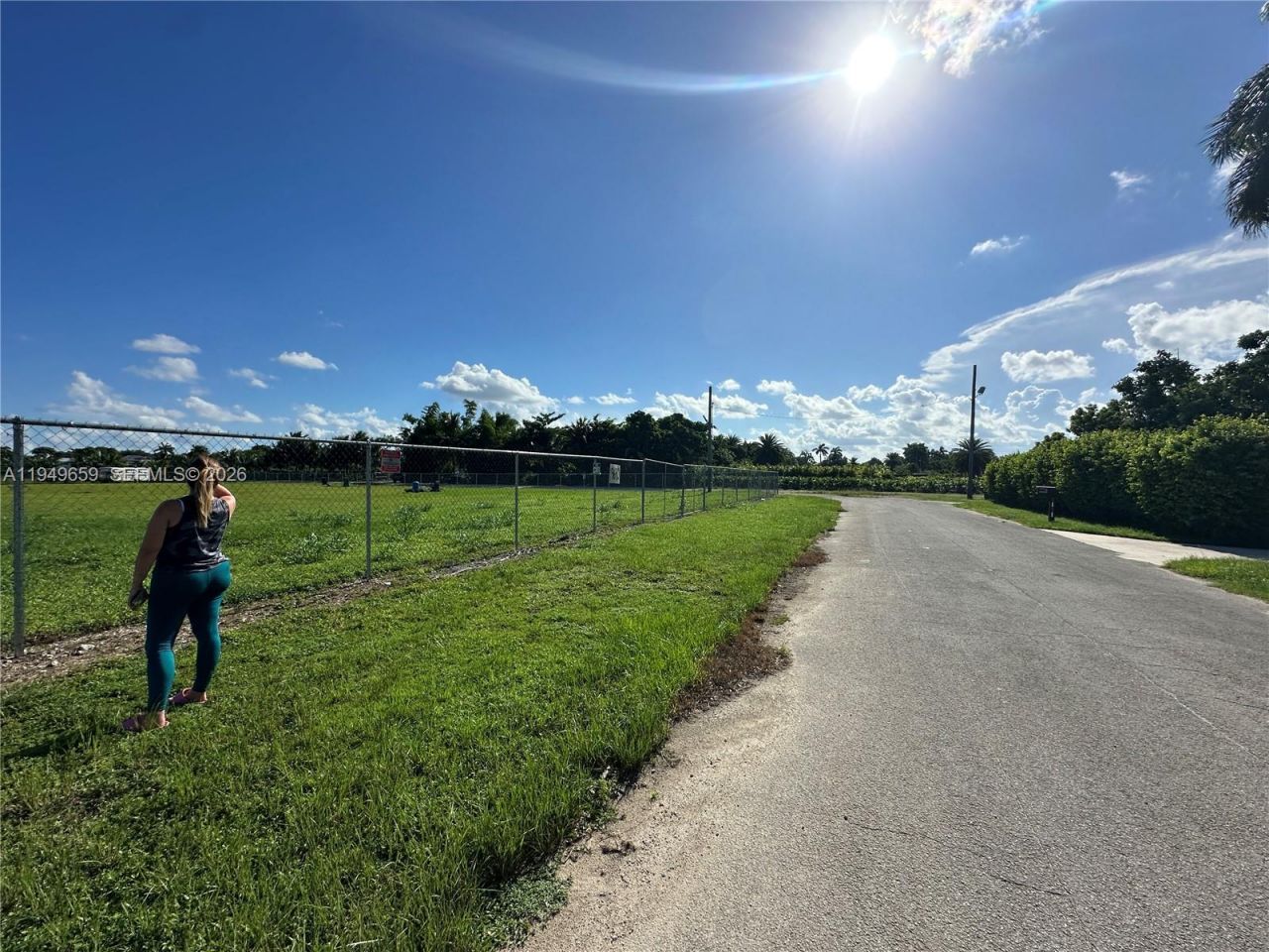 19690 SW 206th St , Miami, FL 33187 Photo