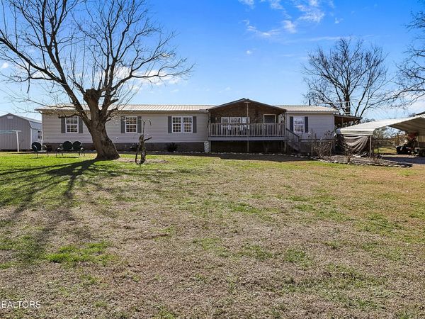 822 Regan Rd, Strawberry Plains, TN 37871