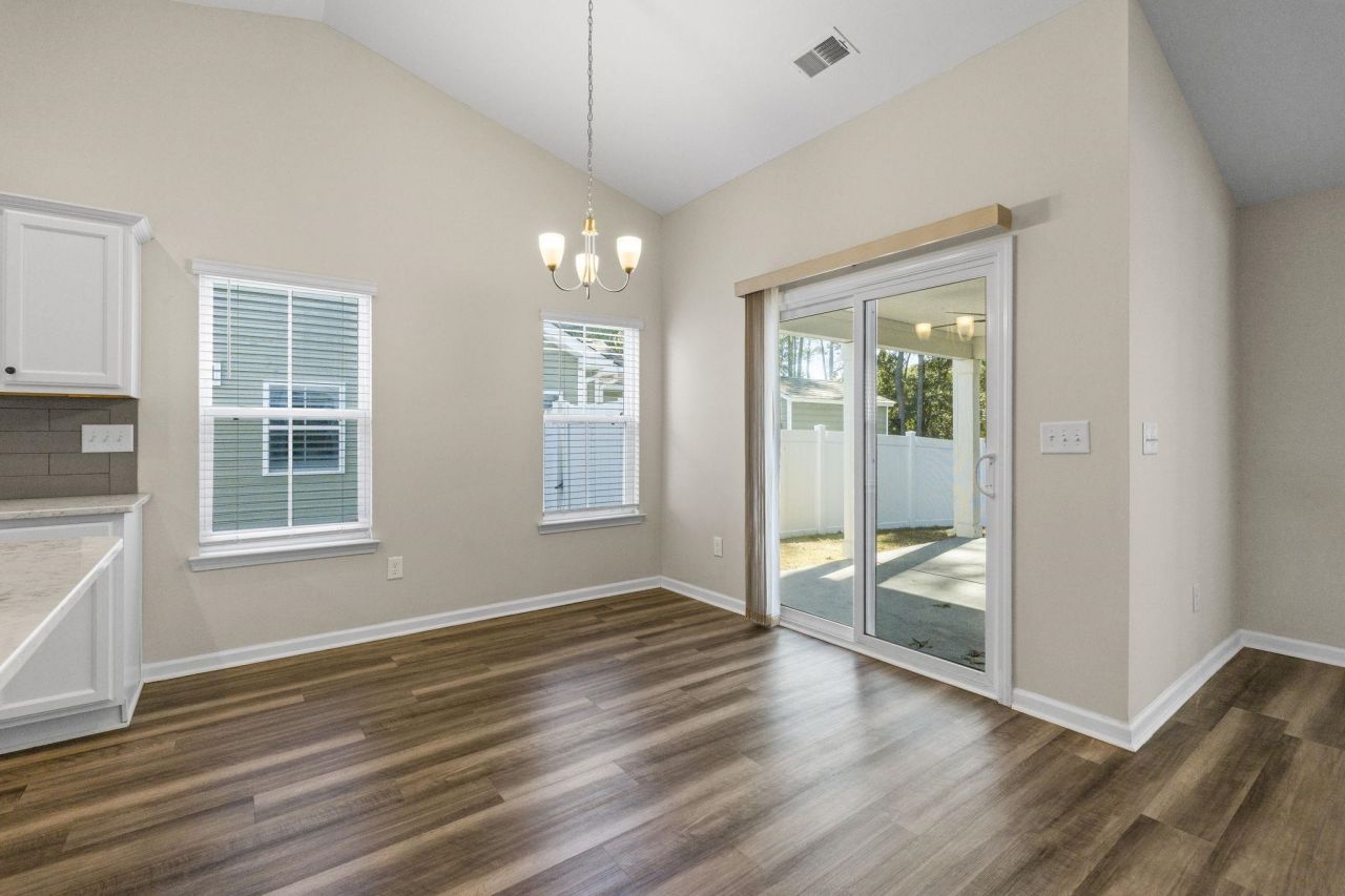 3725 Park Pointe Ave. Photo 12