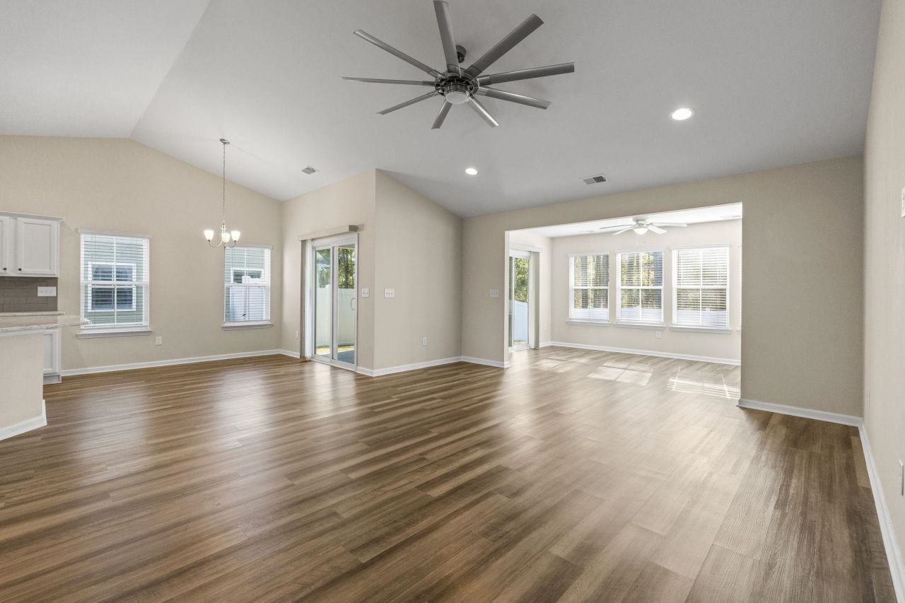 3725 Park Pointe Ave. Photo 14