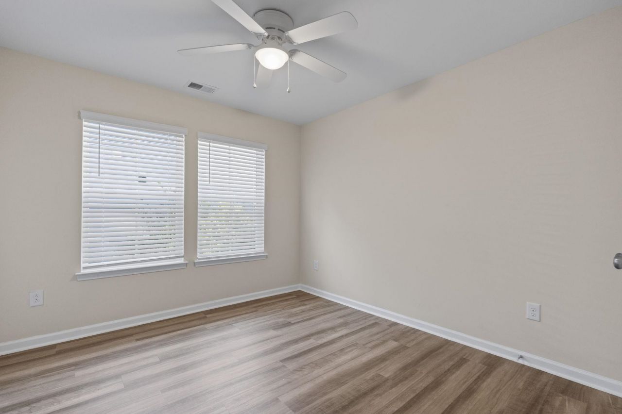 3725 Park Pointe Ave. Photo 7