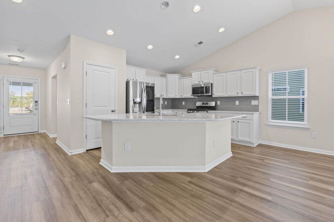 3725 Park Pointe Ave. Photo 8