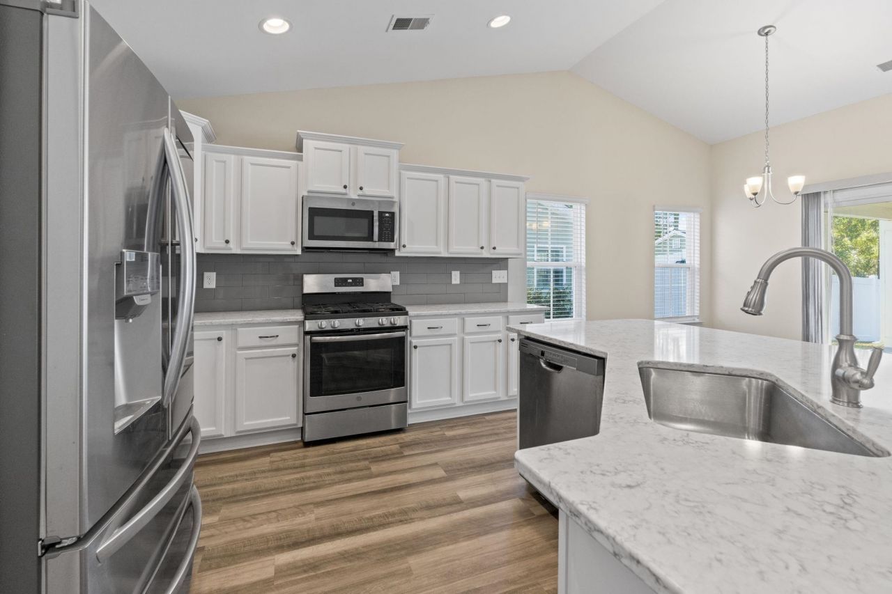 3725 Park Pointe Ave. Photo 9