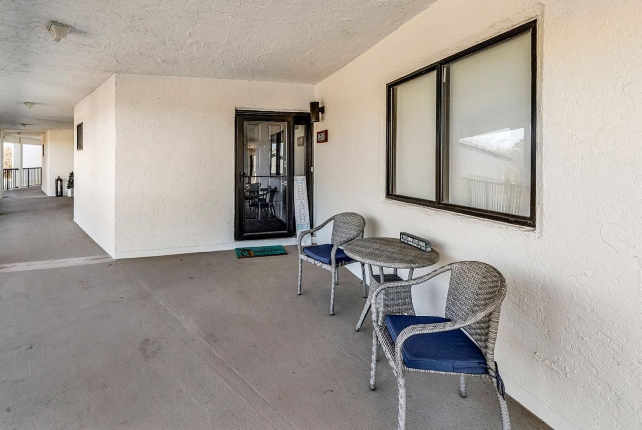 4440 Nassau Ct. Photo 3