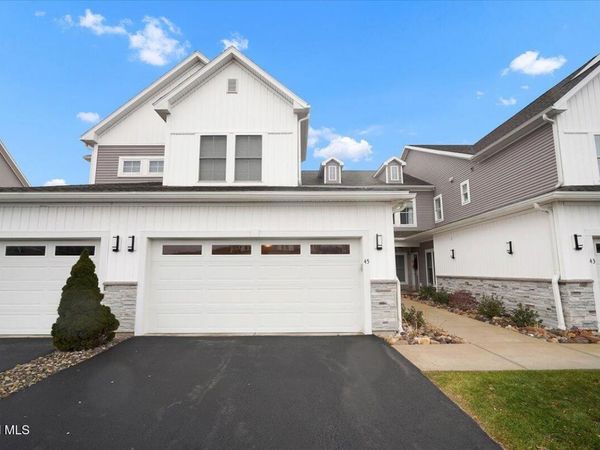 45 Wardley Circle, Cohoes, NY 12047