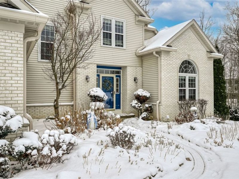 630 Woodhaven Drive, Cuyahoga Falls, OH 44223 Photo 2