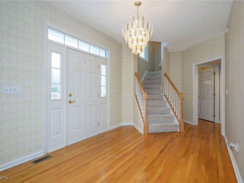 630 Woodhaven Drive, Cuyahoga Falls, OH 44223 Photo 3