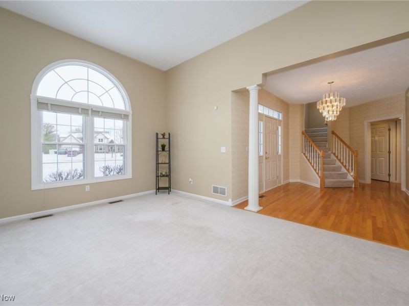 630 Woodhaven Drive, Cuyahoga Falls, OH 44223 Photo 4