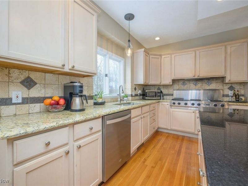 630 Woodhaven Drive, Cuyahoga Falls, OH 44223 Photo 9