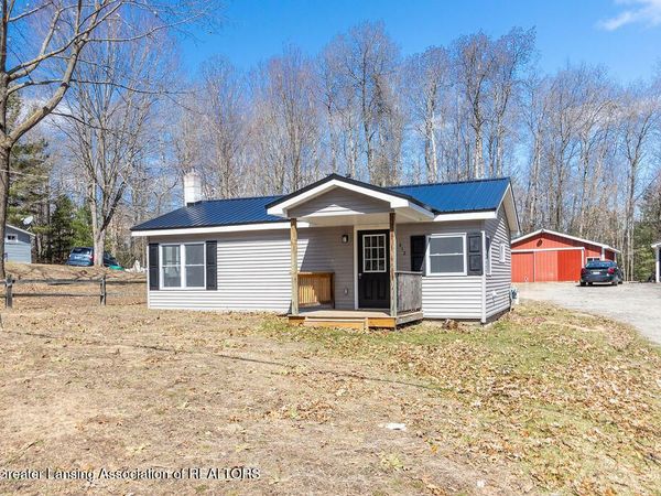 412 N Scott Drive, Farwell, MI 48622