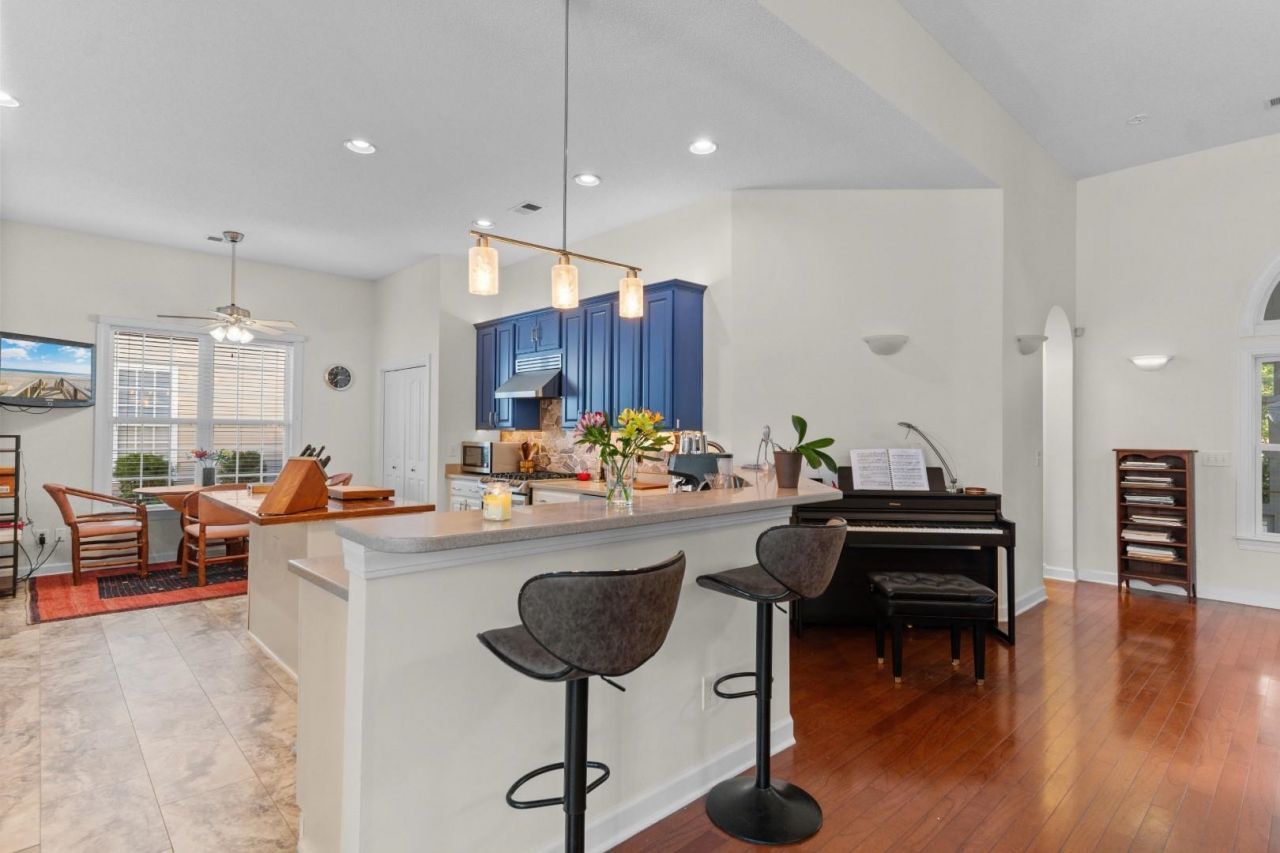 6391 Longwood Dr. Photo 11