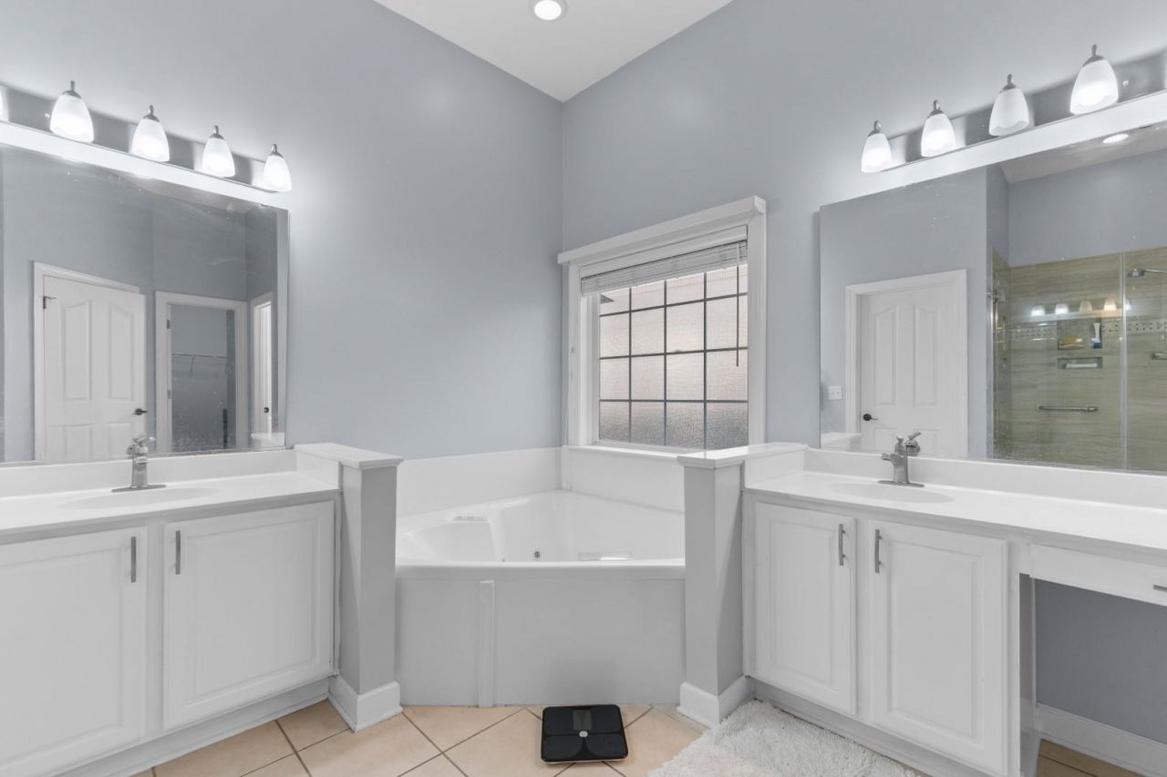 6391 Longwood Dr. Photo 17