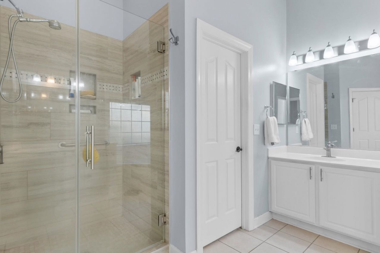 6391 Longwood Dr. Photo 5