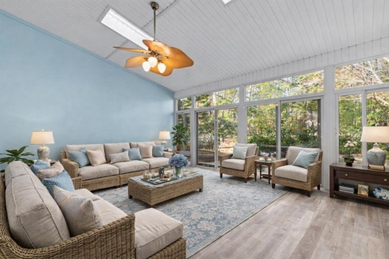 6391 Longwood Dr. Photo 6