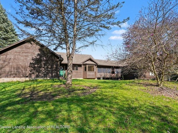 610 Barry Road, Haslett, MI 48840