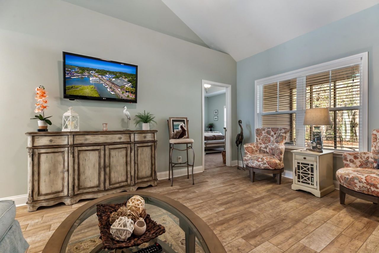 214 Clearwater Dr. Photo 10